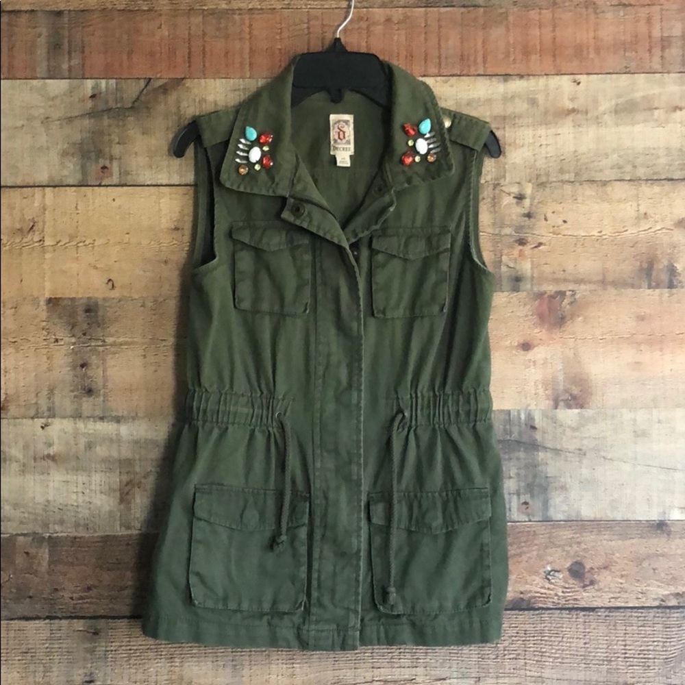 Decree size xs utility vest - good condition